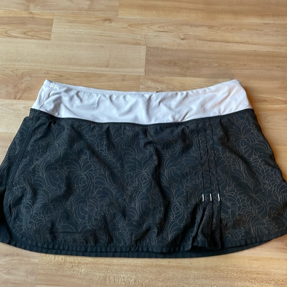 Lululemon mini tennis skirt size 6